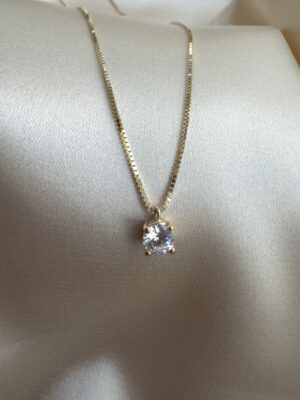 Colier zircon patrat